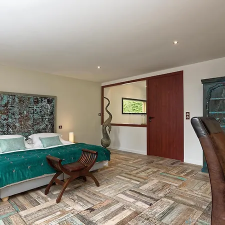 Manoir Des Logis Bed & Breakfast Yvre-l'Eveque