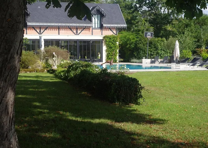 Manoir Des Logis B&B Yvré-lʼÉvêque